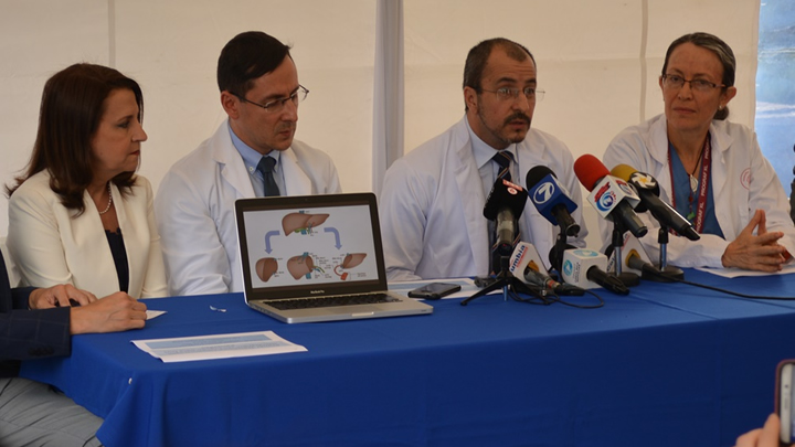 Primer trasplante de hígado simultáneo en dos pacientes, el tercero de su tipo en el mundo