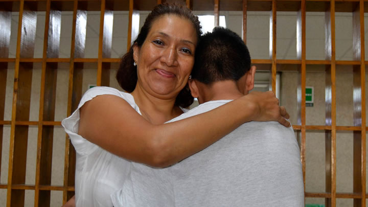 El renacer de Madre e hijo que vencieron al terrible virus de Hepatitis C.