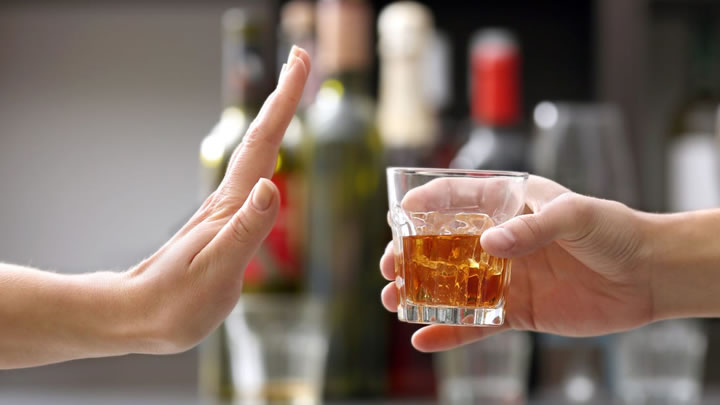 ALCOHOL EN PERSONAS CON PRESUNTA ENFERMEDAD DEL HÍGADO GRASO NO ALCOHÓLICO
